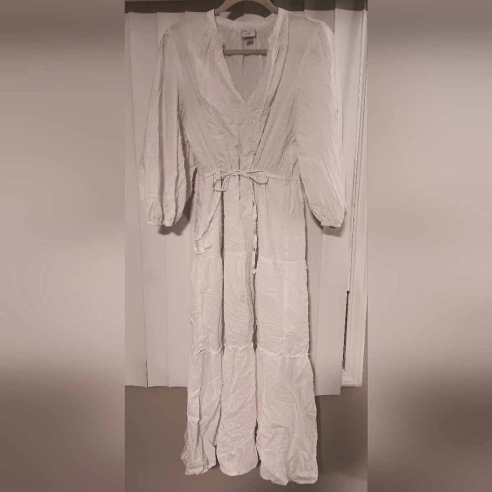 Flowing white summer dress with sleeves
